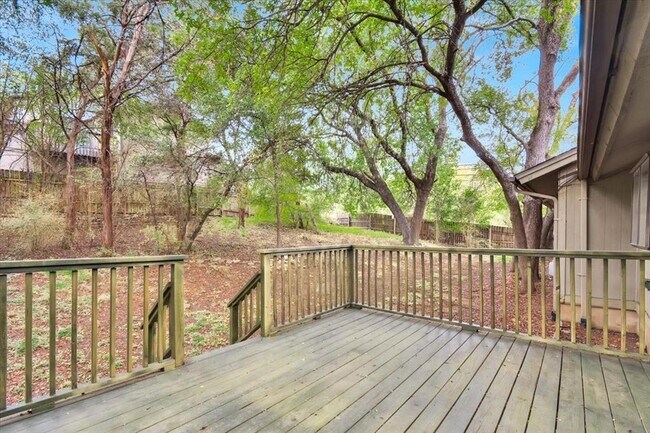 Building Photo - 2015 Mistywood Dr