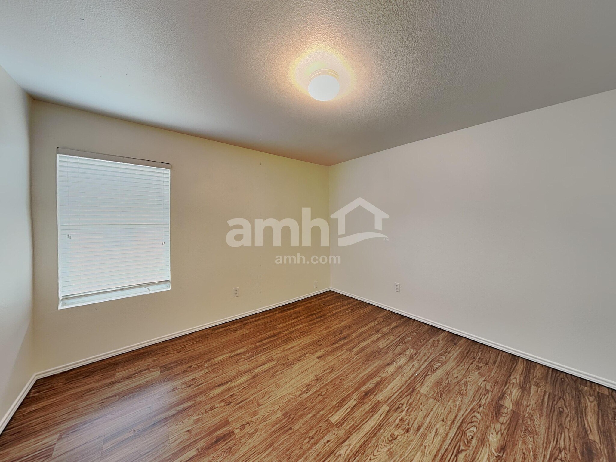 Building Photo - 811 Wild Prairie Dr