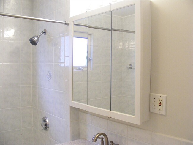 Building Photo - 53 Marshall St