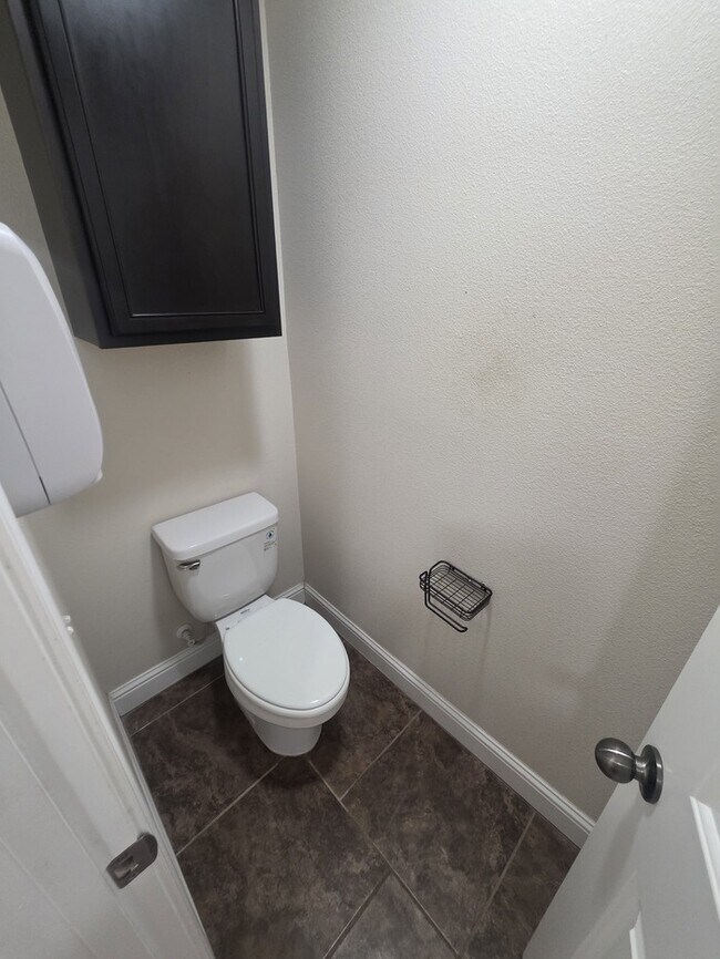 Building Photo - 3 bed 2 bath home with 2 car garage in Legends Park!