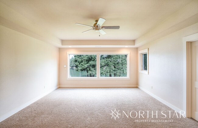 Building Photo - Gorgeous, Gated and Lake Front in Oregon City