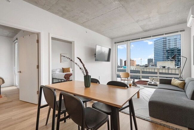 Building Photo - 853 W Blackhawk St