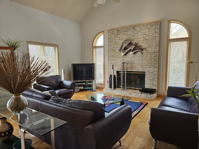 Building Photo - 5 Autumn Hill Ct