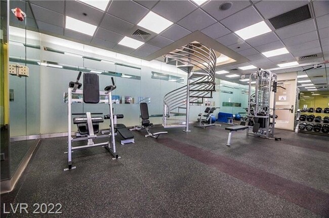 Building Photo - 2-Bedroom Corner Condo with Balcony & Amenities