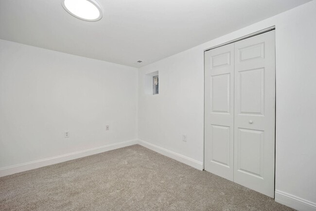 Building Photo - Sunlit & Fully Updated 2BR/1BA Condo in the Heart of U Street Corridor