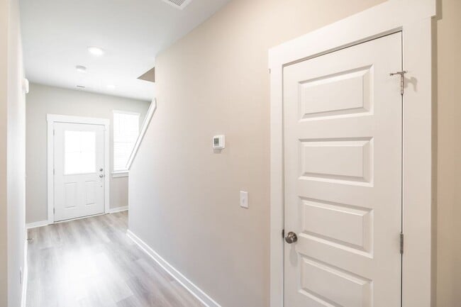 Building Photo - AVAILABLE NOW in Foxland Crossing