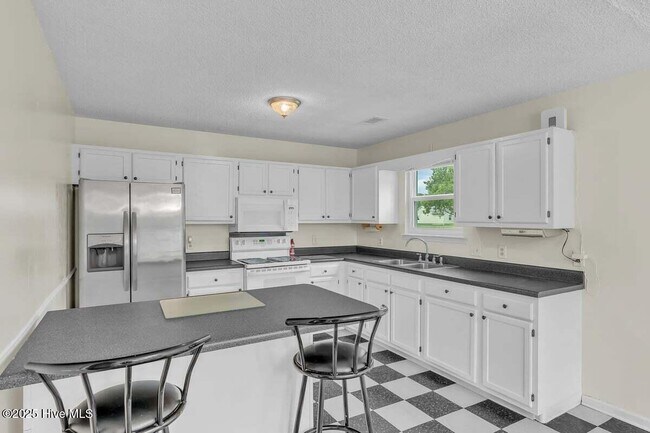 Building Photo - 295 Riggs Rd