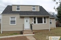 Building Photo - 323 9th St