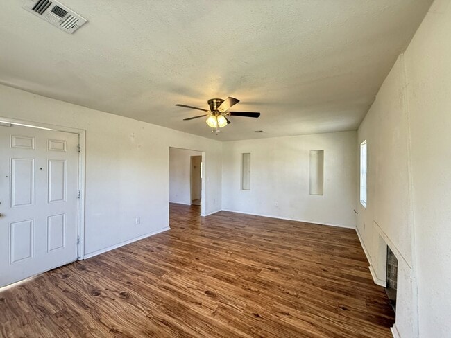 Building Photo - 2200 NE 22nd St