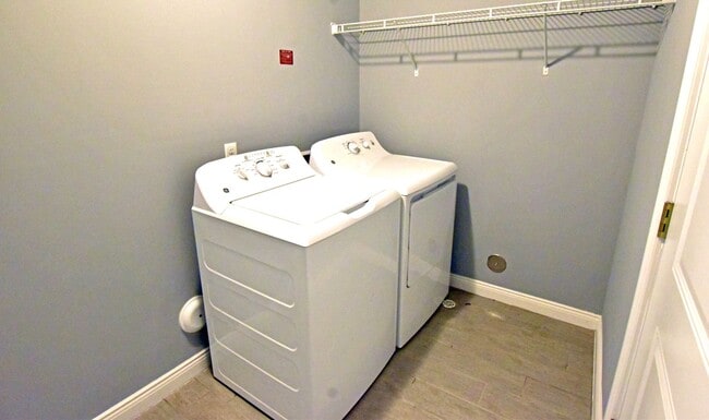 Building Photo - Shelby Township-2 Bedrooms, 2-Baths, Attac...