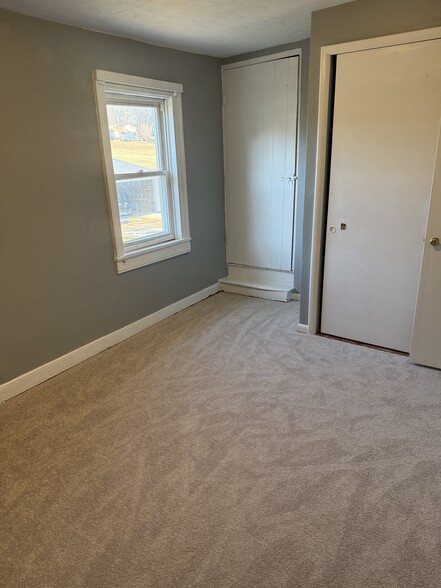 Building Photo - 7350 Seneca Ridge Dr