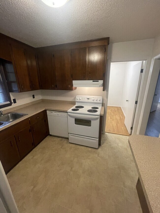 Building Photo - 3 bd 2 ba Ranch