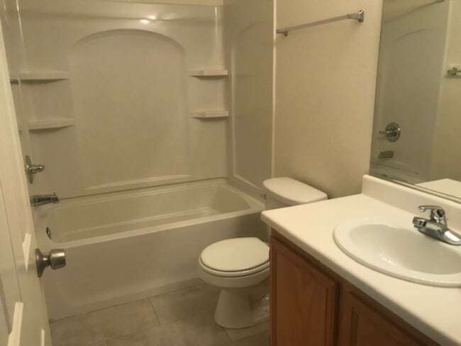 Building Photo - 5 Bedroom House! Great Room living space d...