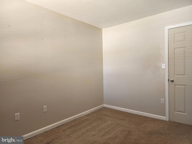 Building Photo - 739 Stouffer Ave