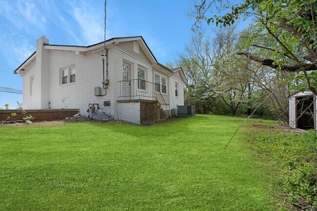 Building Photo - Like New! Fully Renovated 3BR Home | Move-In Ready | Large Lot