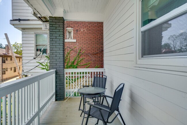 Building Photo - 2633 Broadway Ave