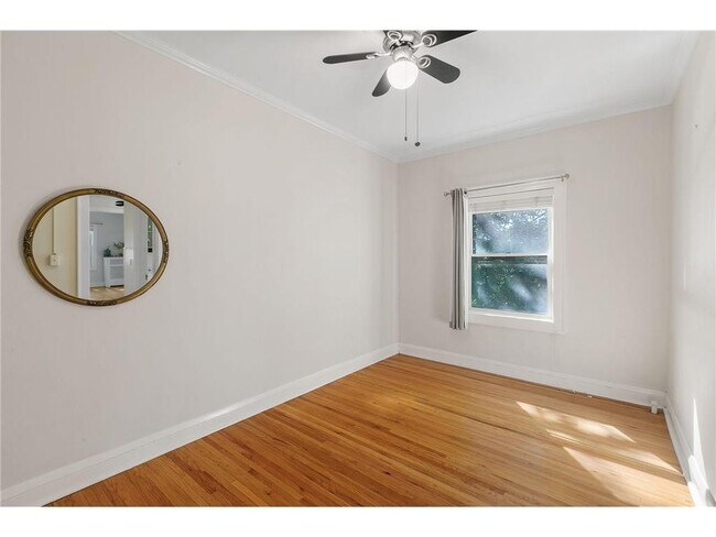 Building Photo - 2739 Girard Ave S