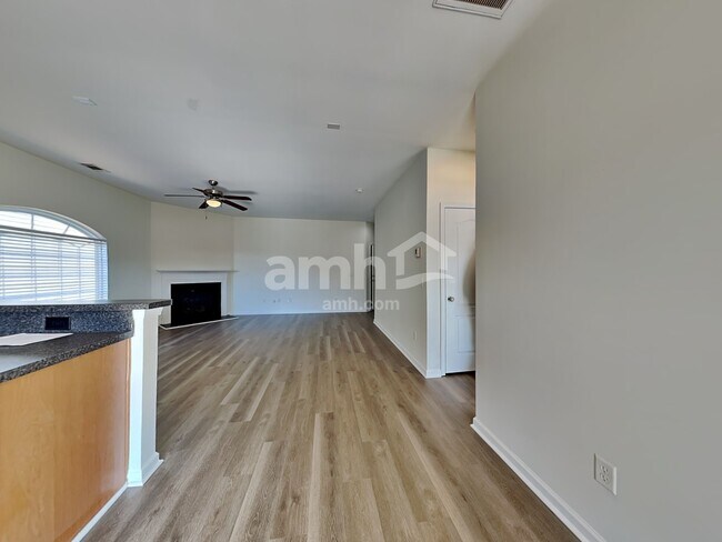 Building Photo - 17 Pfeiffer Ct