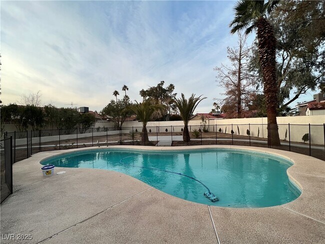 Building Photo - 5880 Duneville Ct