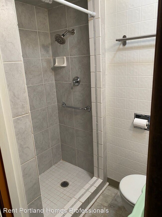 Building Photo - 4 br, 2 bath House - 10275 SE Hillcrest Drive