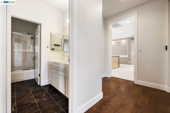 Building Photo - 3479 Gravina Pl