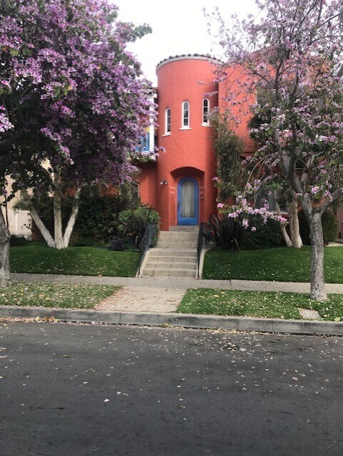 Building Photo - 916 S Orange Grove Ave