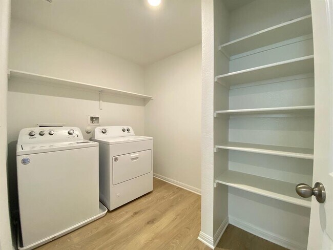 Building Photo - 205 Saide St