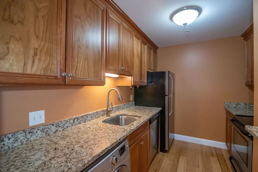 Kitchen - 92 Eastern Ave