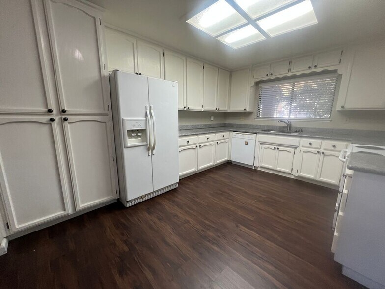 Building Photo - 2520 Beatrice Ln