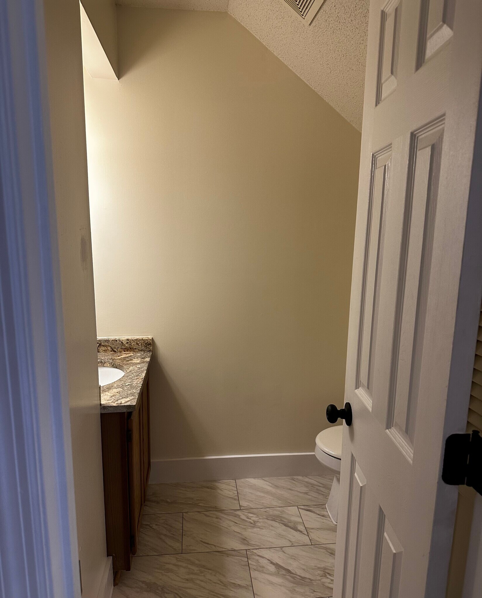 Building Photo - 21 Maplecrest Dr