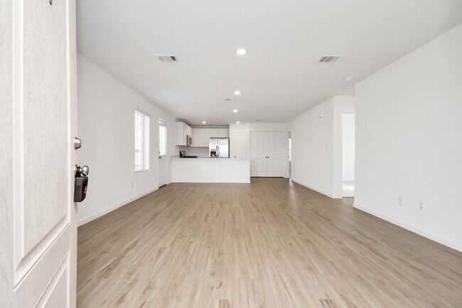 Building Photo - 1615 Windrose Bnd