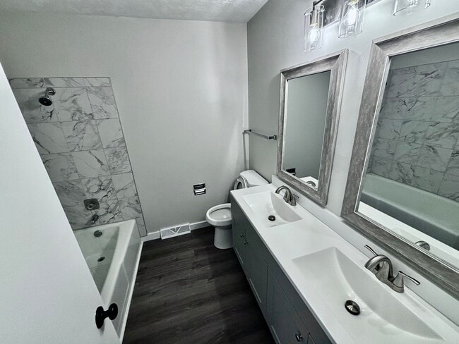 Building Photo - 3324 S 159th St