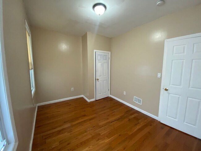 Building Photo - 186 Oakwood Pl