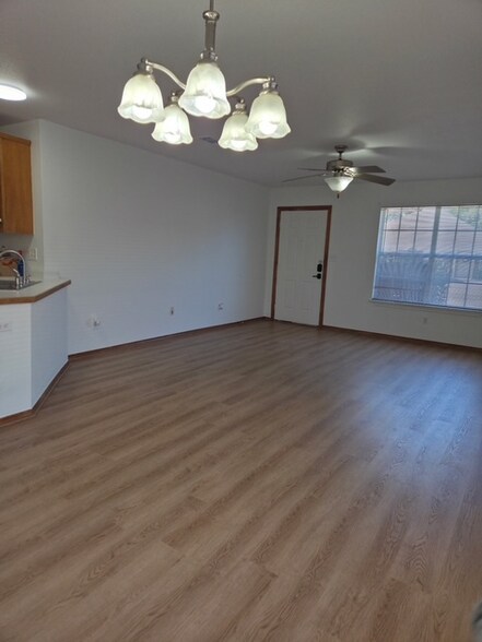 Building Photo - 4204 Magnolia St