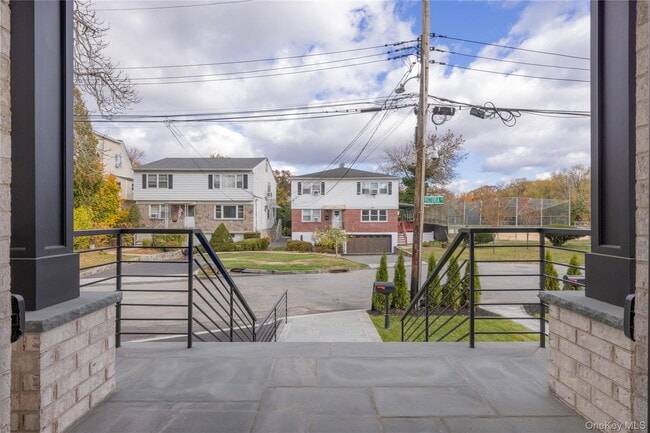 Building Photo - 1 Victoria Ln