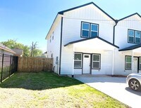 Building Photo - 5214 Mayle St