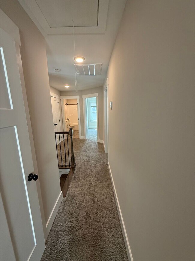 Building Photo - Beautiful New Build 4 Bed, 3.5 Bath, 2 Car Garage - Community Pool & Walking Trail!