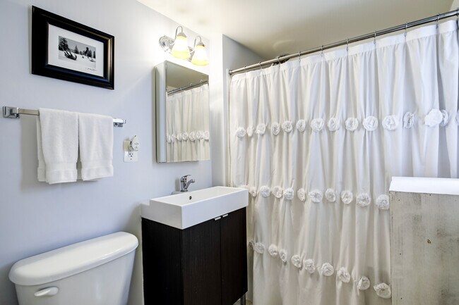 Building Photo - 1501 27th St SE