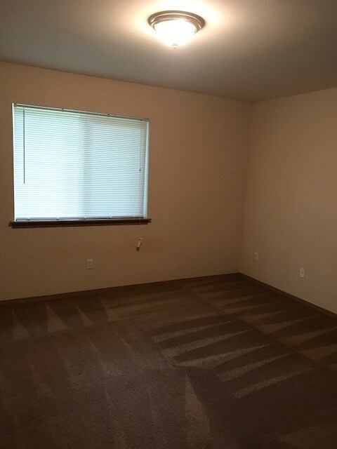 Building Photo - B132-20