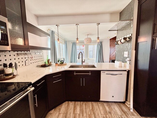 Building Photo - Stunning Virginia Beach Condo with Waterfr...