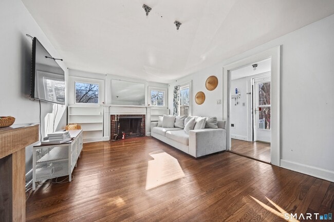 Building Photo - 196 Waite St