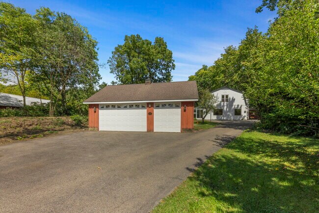 Building Photo - 7479 Grove Rd