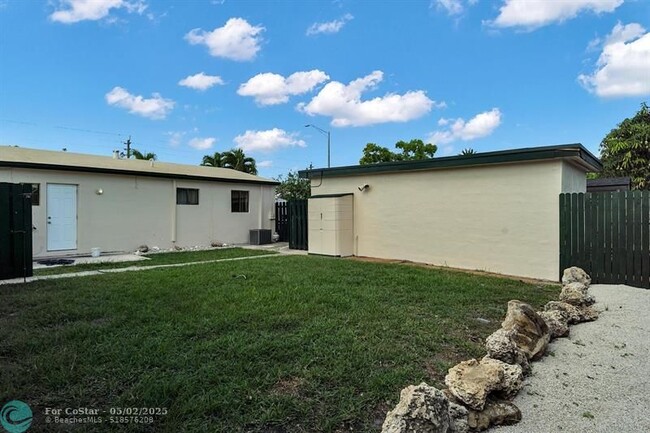 Building Photo - 4932 SW 12th St