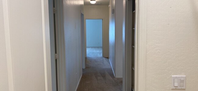Building Photo - 3 bedroom home in Laveen!
