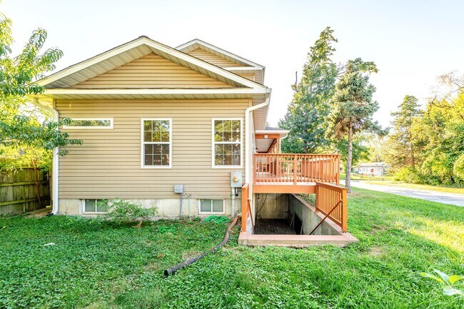 Building Photo - 1140 Collingwood Dr