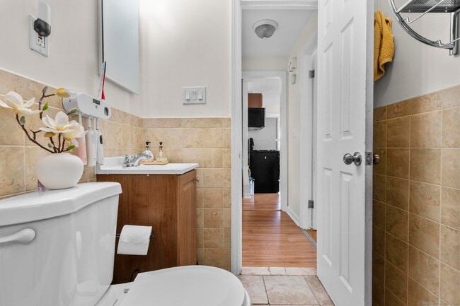 Building Photo - 214 Country Rd