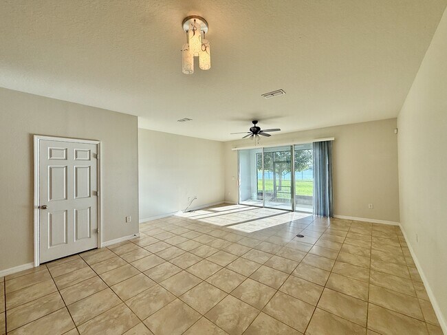 Building Photo - 3977 Plainview Dr