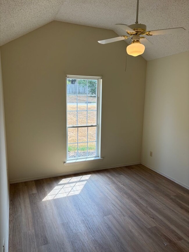 Building Photo - 908 Aspen Ave