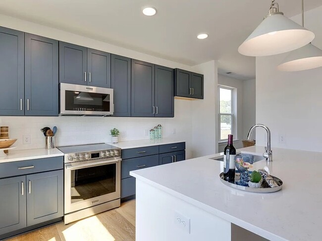 Building Photo - 400 Blackwell Dr