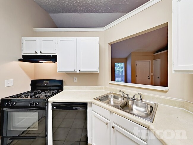 Building Photo - 2033 Pine Cone Dr SW